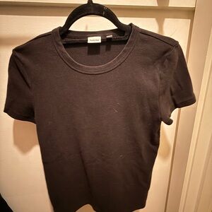 Aritzia Sunday Best Size Medium Black Short Sleeve Hip Length T-Shirt